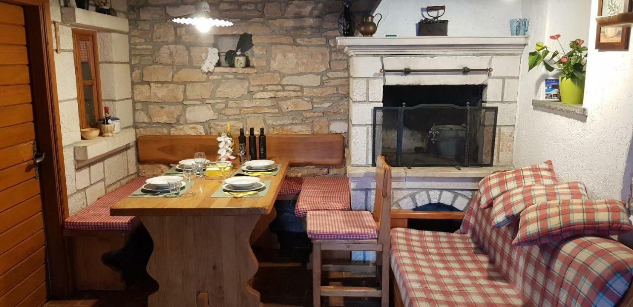 ブイェ Casa Istriaヴィラ エクステリア 写真